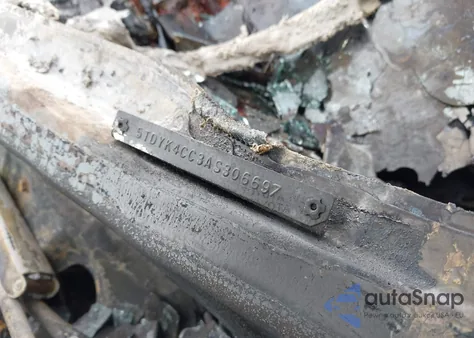 2010 Toyota Sienna Xle z USA, uszkodzony, nr VIN 5TDYK4CC3AS306697